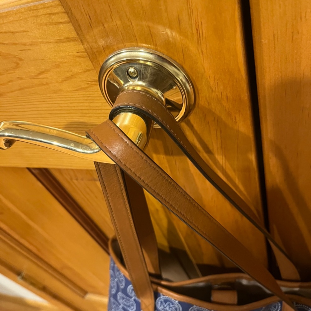 Michael Kors Tote Bag - Picture 4 of 7